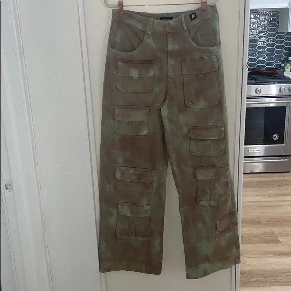 Astra Kidani Oversized Pocket in Moss Cargo Pants | L - Picture 3 of 11